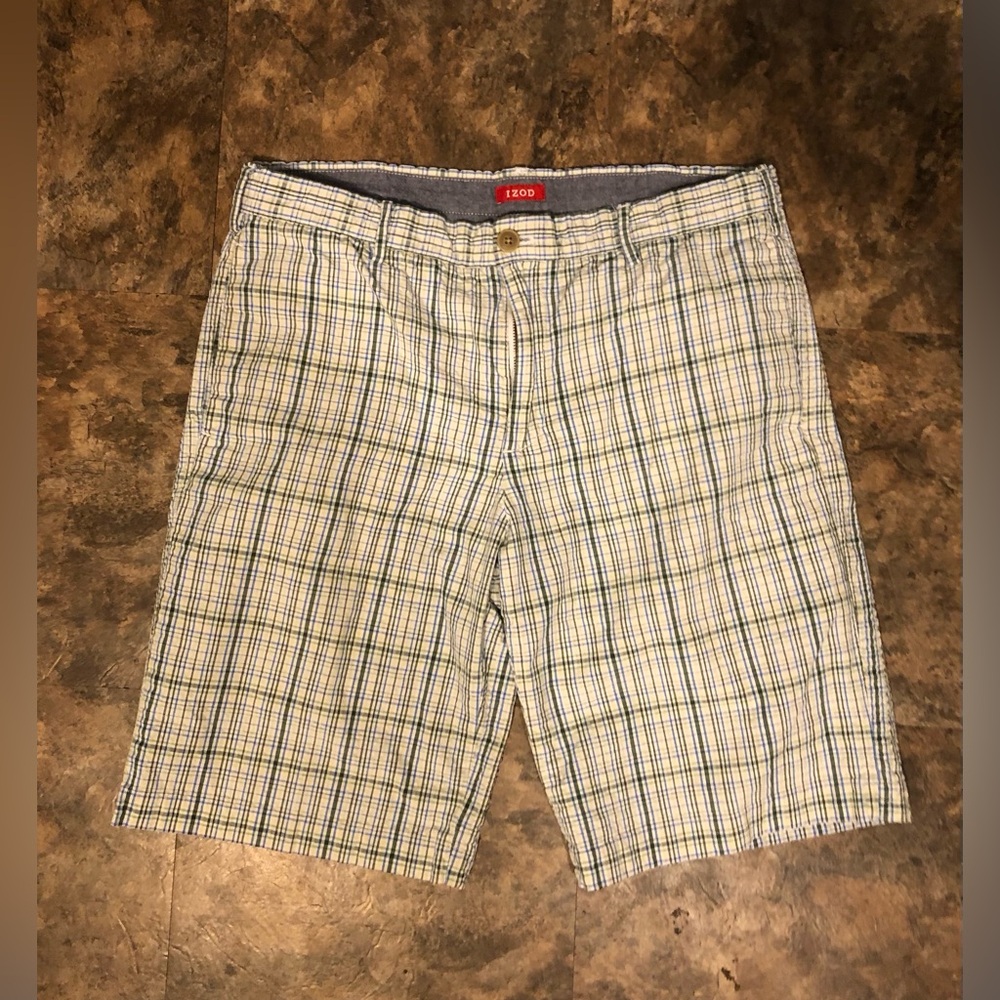 Men’s shorts size 34 IZOD - excellent condition